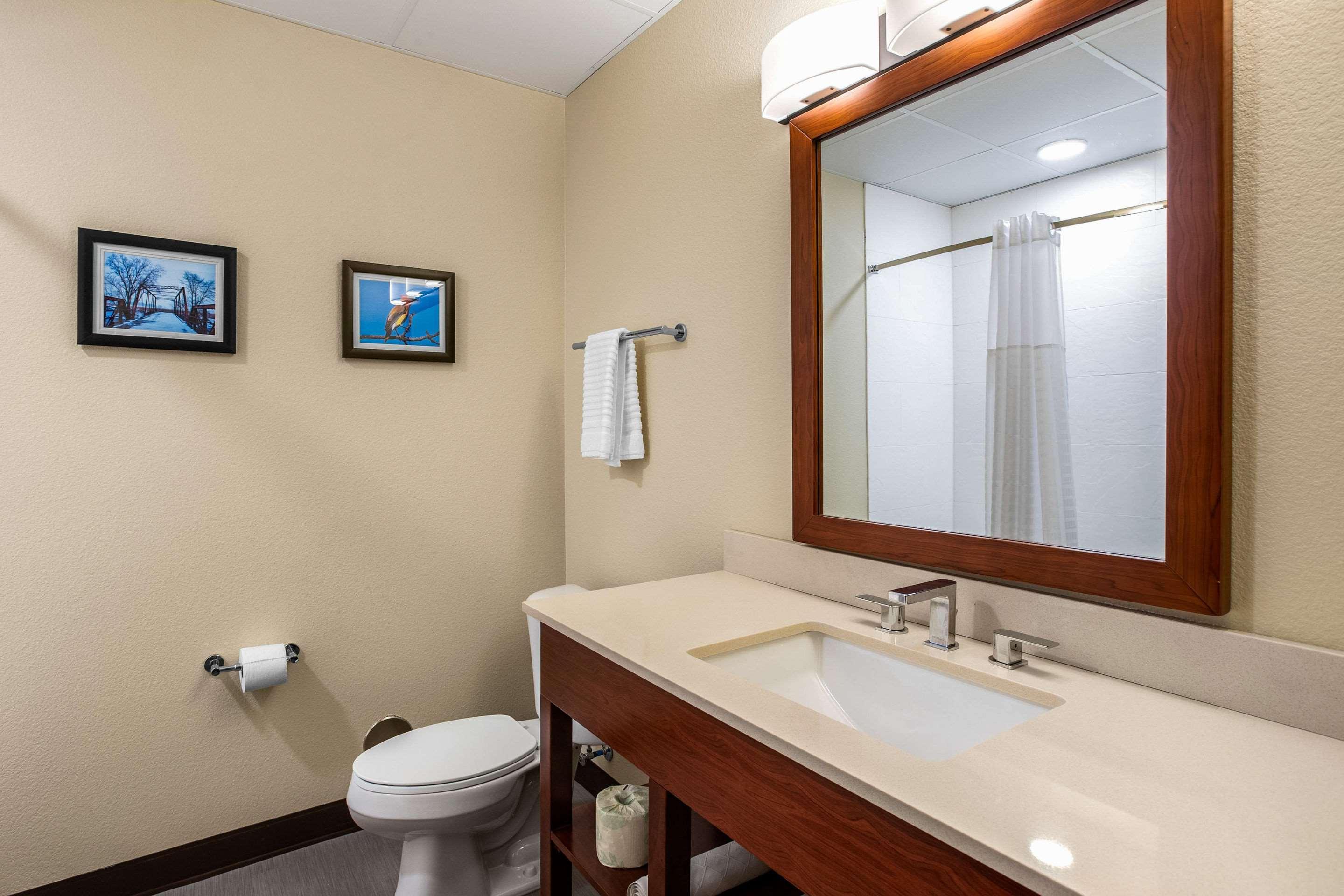 Comfort Inn & Suites Ames Near Isu Campus المظهر الخارجي الصورة