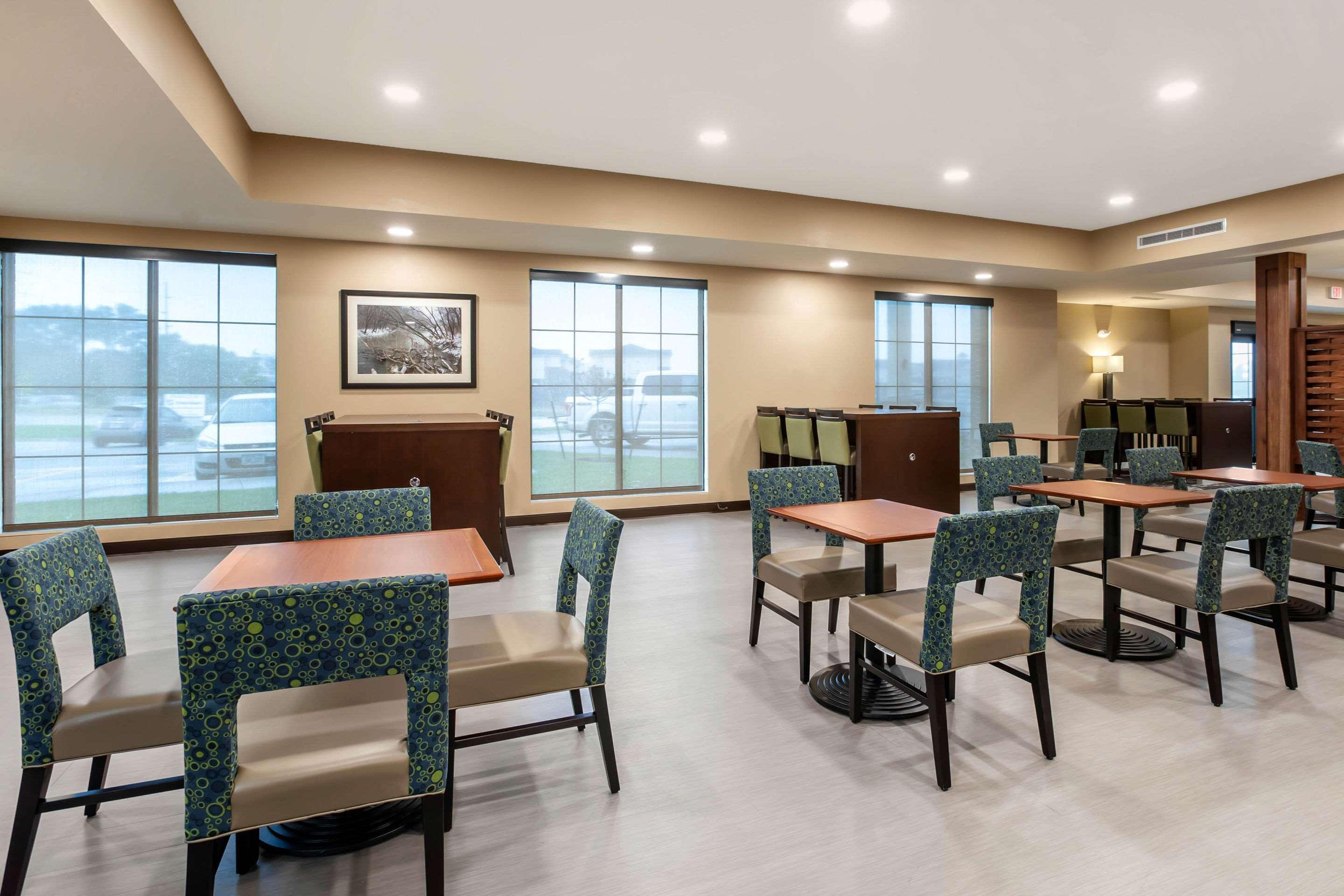 Comfort Inn & Suites Ames Near Isu Campus المظهر الخارجي الصورة